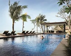 4* Hotel Beachfront Suites